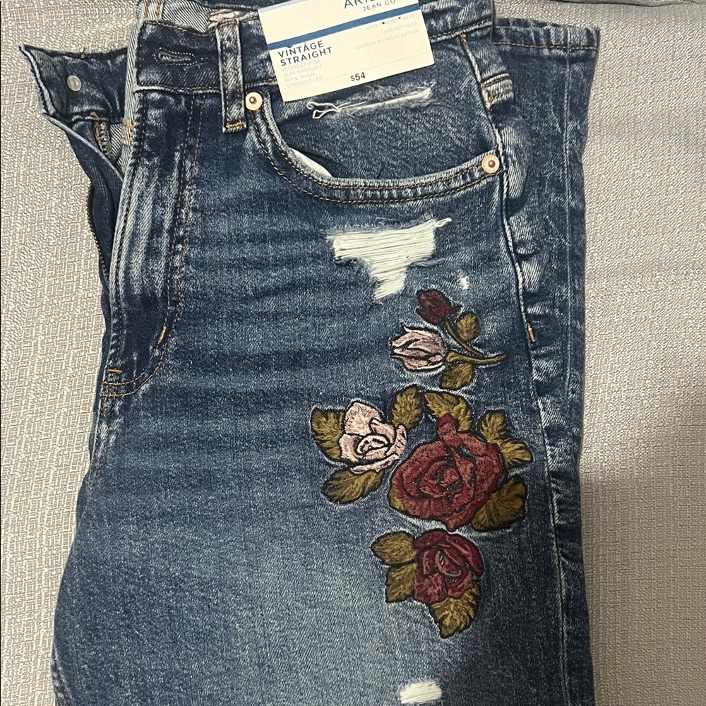 Arizona Jean Company Vintage Blue Jeans with Floral Embroidery